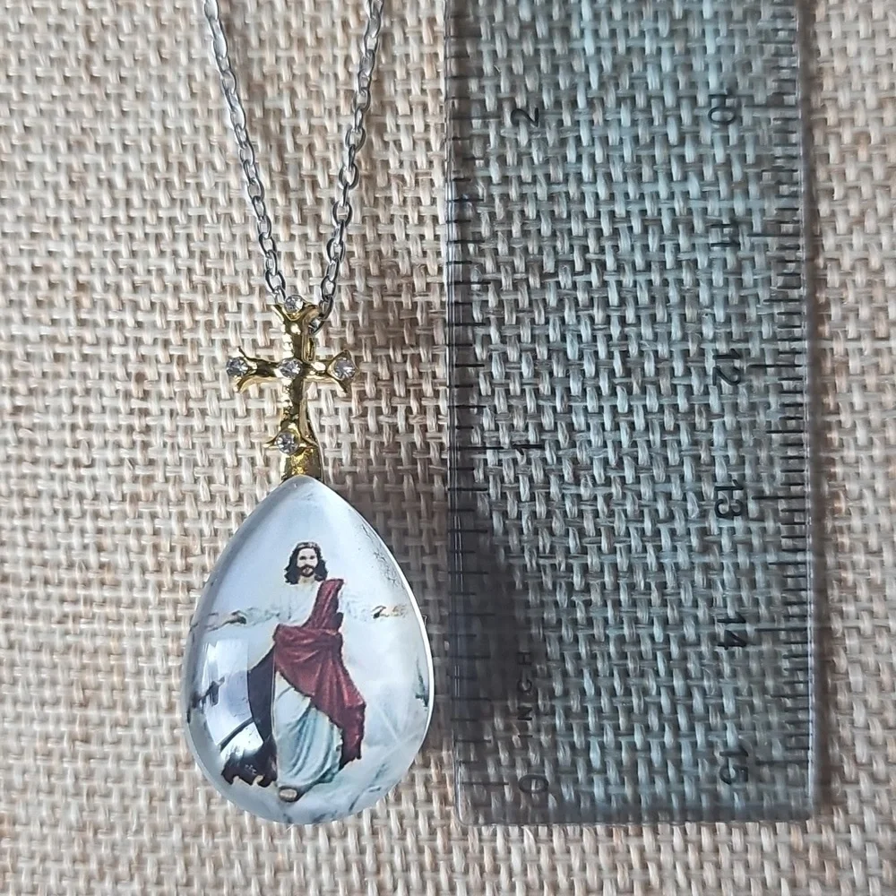 NIB Acrylic Double Sided Jesus Teardrop Shaped Necklace Gold Cross